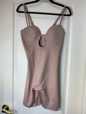 Nicole Miller New York Shapewear Bodysuit Women’s Large Nude Built-In Underwire